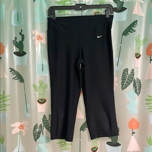 Nike Women’s Black Cropped Leggings